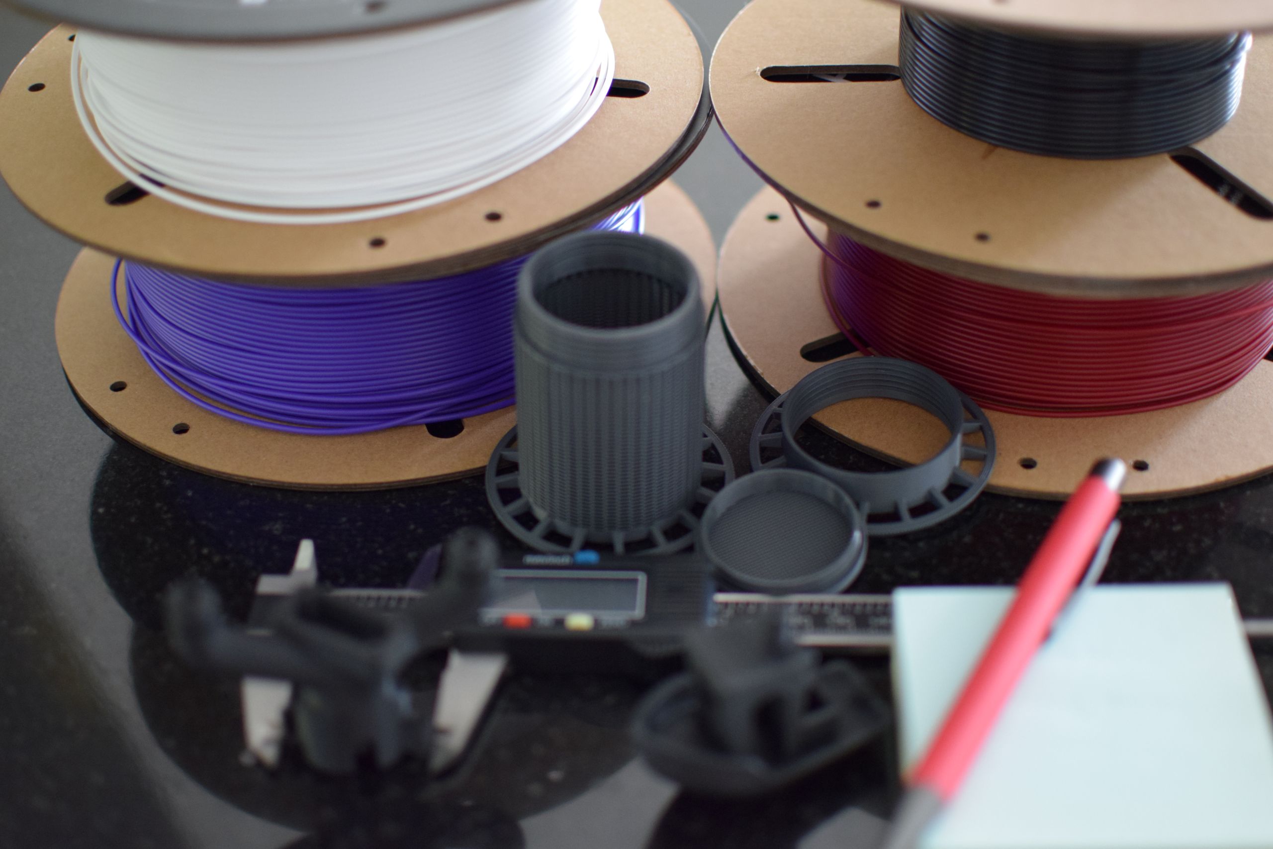 SERVICE & beratung Beratung zu Materialwahl, Festigkeit und einfachen Konstruktionsanpassungen für optimale Druckergebnisse.